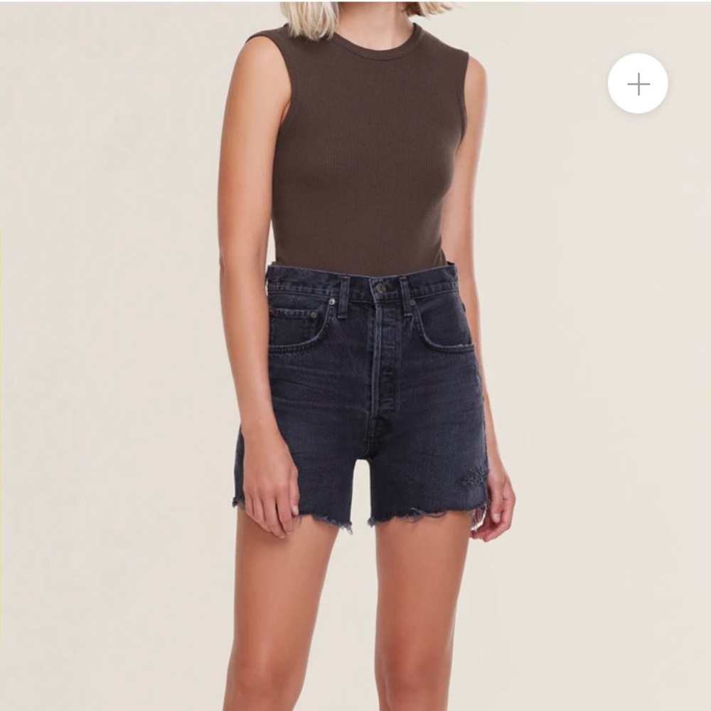 Agolde Riley shorts in Vortex. Size 22